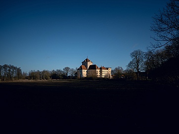 Gjorslev gods Gjorslev slot ligger i Holtug Sogn på Stevns. Det blev opført omkring 1396 af Roskildebispen Peder Jensen Lodehat. Det...